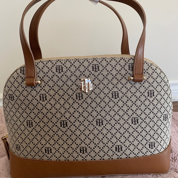 Beautiful beige brown Tommy Hilfiger purse new nwt - Picture 1 of 3